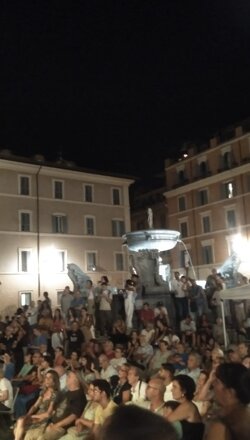 pibblico piazza fontana ok